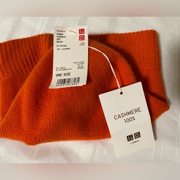 NWT Uniqlo 100% CASHMERE BEANIE - Picture 2 of 3
